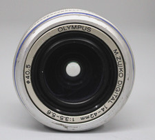 Olympus M. Zuiko Digital Objektive 14-42 mm 1:3,5-5,6 L ED Ø 40,5 0.25m / 0.82ft