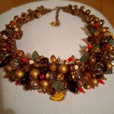 Handgefertigtes Glasperlen Collier mit Früchten und Blättern