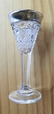 altes Likörglas mit breitem