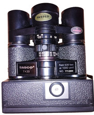 Tasco 7800 „Pocket-Kamera-Fernglas-Kombination“ mit Ledertasche und Film