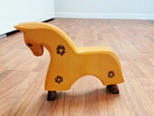 Ostheimer Ritter der Lilie Pferd Turnierpferd gelb Blume Vintage Retro 90er