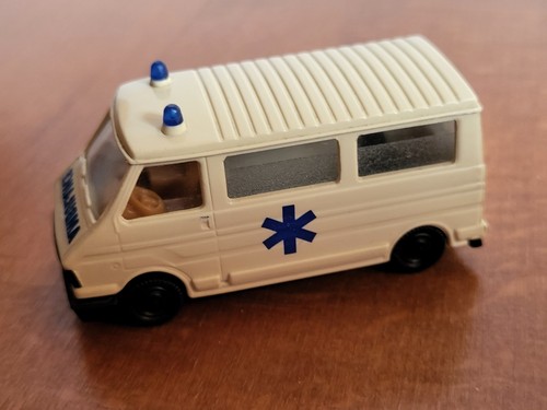 Krankenwagen modell praliné - modell,