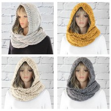 Gestrickter Kapuzenschal