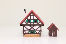 Spur N Fachwerkhaus mit Plumpsklo Laser Cut aus Holz fertig aufgebaut