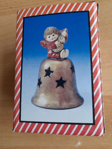 Weihnachtsengel auf glocke - weihnachtsengel,