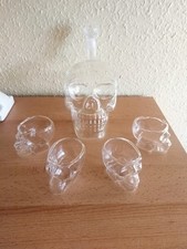 Totenkopf Gläser Set Skulls Totenkopf Wodka Whiskey Likör Flasche plus 4 Gläser 
