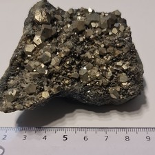 Pyrit Stufe mit rückseitigen