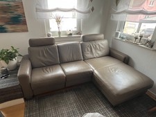 Ledercouch mit Ottoman und Relaxfunktion 2,45 Meter breit