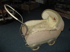 Kinderwagen Korbpuppenwagen 50er Jahre m. Kader Puppe B3516 1/2 BH + Decken