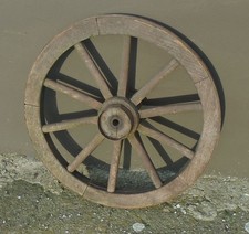 Antikes wagenrad holzrad - wagenrad,