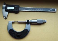 2 St. Messwerkzeuge Messschieber Mitutojo + Bügelmicro, Carl Mahr