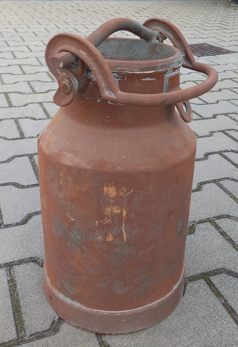 Alte milchkanne mit - mit,