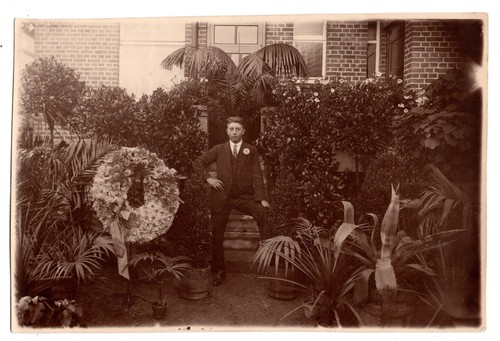 Fotografie junger mann vor - junger,