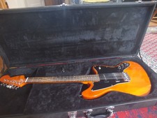 E-Gitarre neu mit Formkoffer