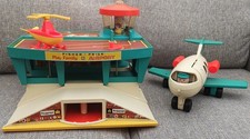 Vintage Fisher Price Little People Play Family Flughafen mit Flugzeug