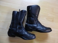 Gepflegte Motorradstiefel von