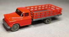 Wiking US-LKW Chevrolet Flachpritsche mit offenem Gitteraufbau blaßrot 1960-61