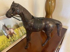 Mittelgroße Pferdeskulptur aus Leder 1970 Jahre 