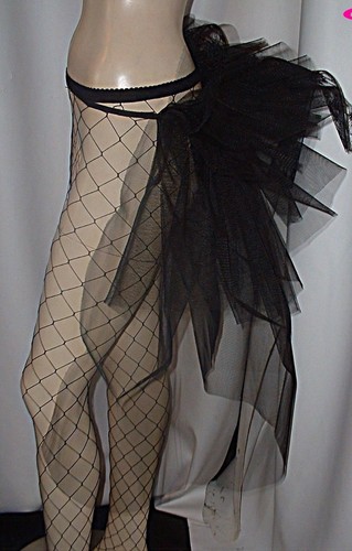 Burlesque tail bustle - bustle, train
