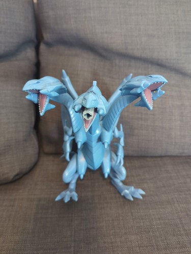 Bue eyes white dragon - eyes,