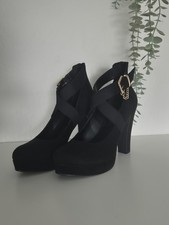 Graceland Plateau Pumps