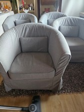 4 Tullsta Sessel von Ikea beige mit grauem Überzug mit einem Tisch Metallfuß 