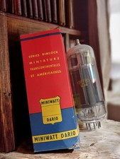 Altes Vintage Röhrenradio mit