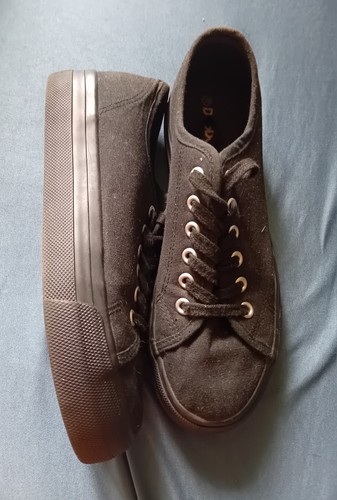 Schwarze sneaker von - sneaker, dogs
