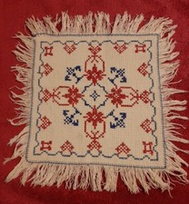 Deckchen für Tisch/Sideboard  Bestickt Kreuzstich Handarbeit 50-er Jahre Vintage