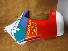 VERKLEIDUNG TANKDECKEL LINKS