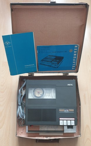 Retro - , /