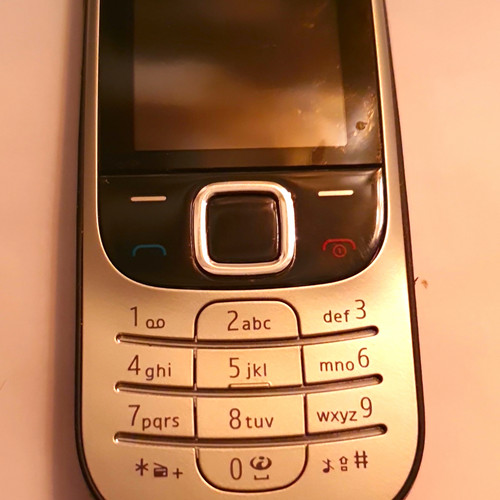 Nokia 2330 classic candy bar - classic,
