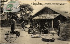 Ganzsachen Ak Belgisch Kongo Zaire, Verpackung von Trockenfisch in... - 10882956