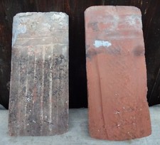 2 x alter handgemachter Ziegel Dachziegel urig Antik mit Muster Tisch Wand Deko