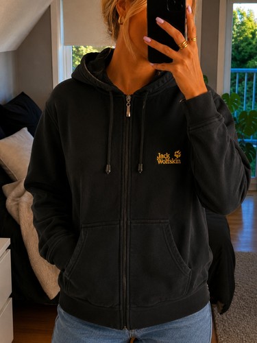 685 jack wolfskin hoodie - 685,
