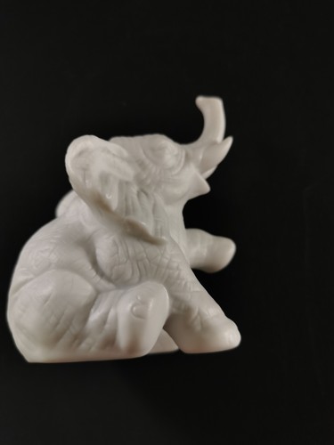 Elefant sitzend rosenthal - elefant,, sitzend,