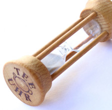 Nostalgie Teeuhr Sanduhr Eieruhr aus Holz 3 Minuten Tea Timer deutsche Ware 1A