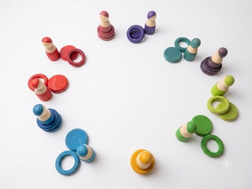 Bunte holzfiguren mit ringen - bunte, i