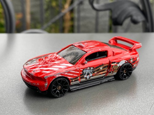 Hot wheels custom ford - '12,