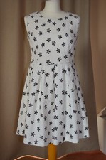 weißes Sommerkleid mit