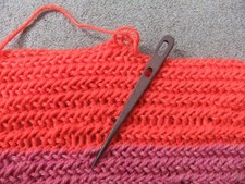 Nalbinding Naalbinding Handarbeit dunkles Holz 2 große Augen 15 cm NEU