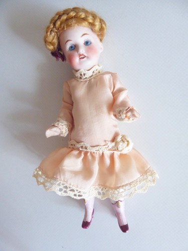 Puppe aus bisquitporzellan - puppe,