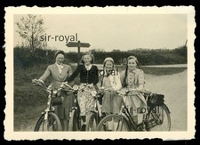 Mädchen mit Zöpfen und