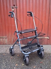 Gehhilfe Rollator, 58 cm breit, mit Gehstockhalterung, Ankipphilfe u. Korb - TOP