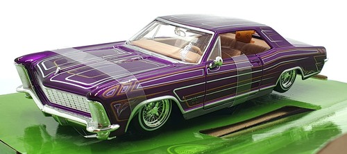 Maisto scale diecast - 1/26,
