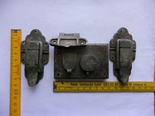 Komplette Verschlüsse für einen Reise- Schrankkoffer um 1890-1930