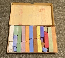 DDR Packung farbige WANDTAFEL-KREIDE 12 Stück Union Kartonagen Dresden sandfrei