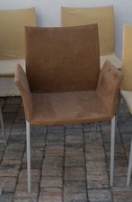 Zanotta LIA Armlehnstuhl dining chair Roberto Barbieri Alcantara hellbraun