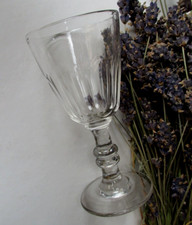 Südweinglas-Bogenfacetten-Glo