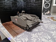 Sturmgeschütz in 1:35, die Farbe platzt ab.